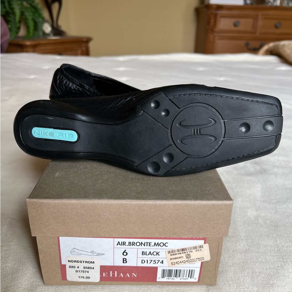 Cole Haan Black Loafers with Patent Toe and Silver Buckle Size 6 NWOT Vintage - Picture 4 of 4